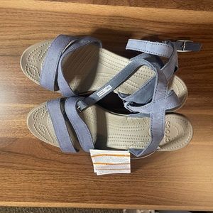 CROCS Leigh Wedge (size 10)